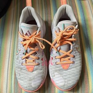 Nike basketball shoes Giannis size 6Y